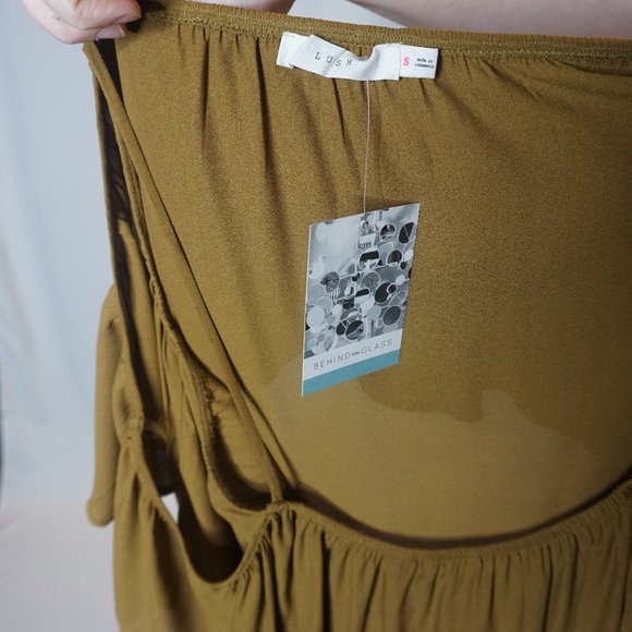 Flowy Off-The-Shoulder Blouse - Picture 6 of 7